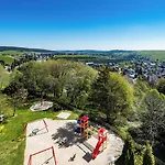 Ahorn Am Fichtelberg מלון
