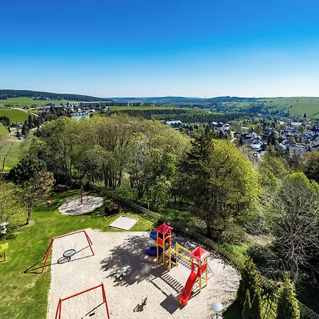 Ahorn Am Fichtelberg מלון